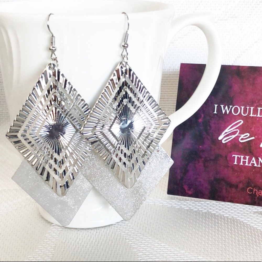 Drop dangle earrings
